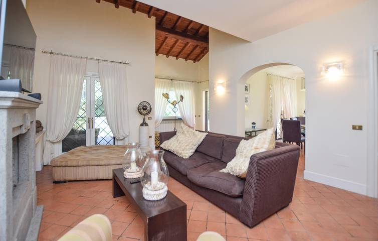 Chic Apartment with Terrace, WiFi & A/C Near Marina Velca in Marina Velca, Tarquinia