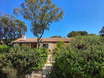 Gîte pour 6 personnes, avec jardin et bassin pour enfant ainsi que piscine et vue, animaux acceptés à Méjannes-le-Clap