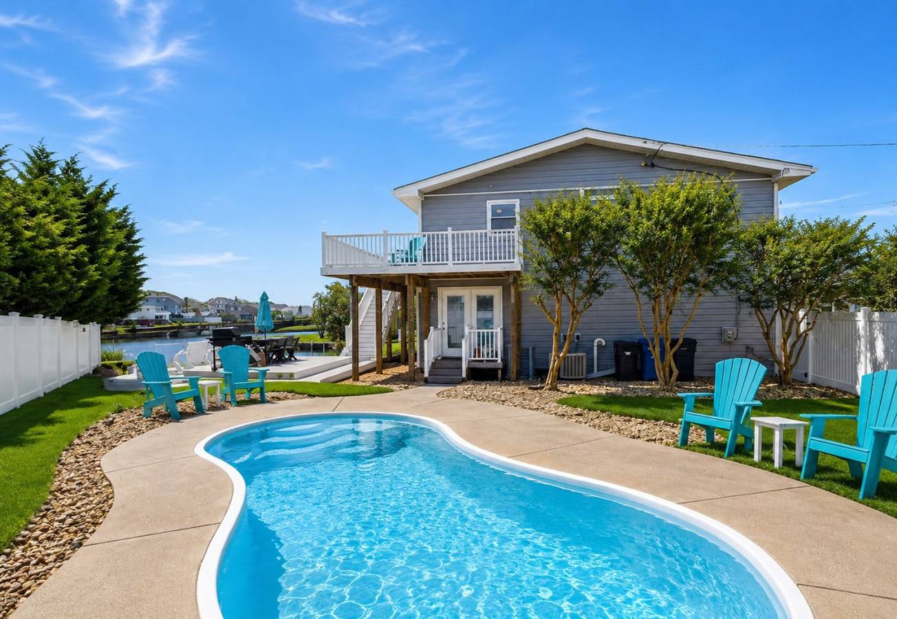 New! Coastal Getaway, Waterfront, Pool & Hot Tub in Sandbridge, Virginia Beach