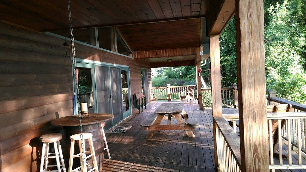 Log Cabin for 5 Guests in Fontana Lake, Swain County