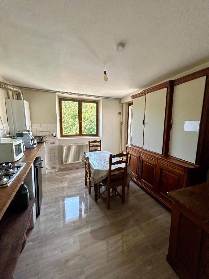 Appartement entier, 100metres du château au 116 Rue de la République vizille in Vizille, Isère