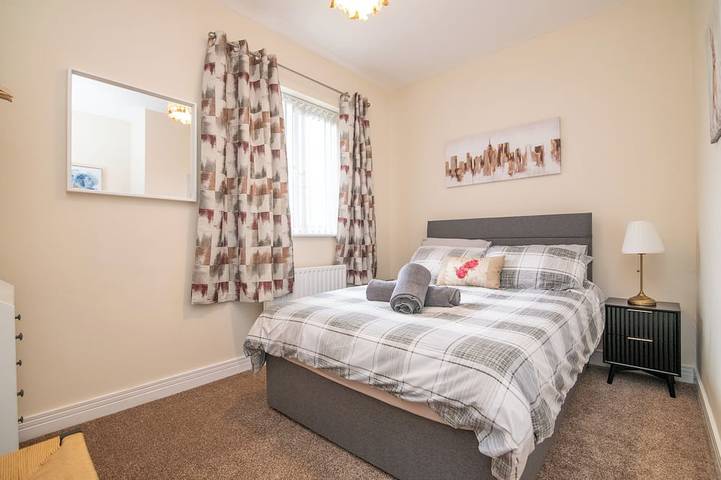 Newly refurbed 5 bed house with Free Parking n Dryer in Birmingham, Birmingham Area