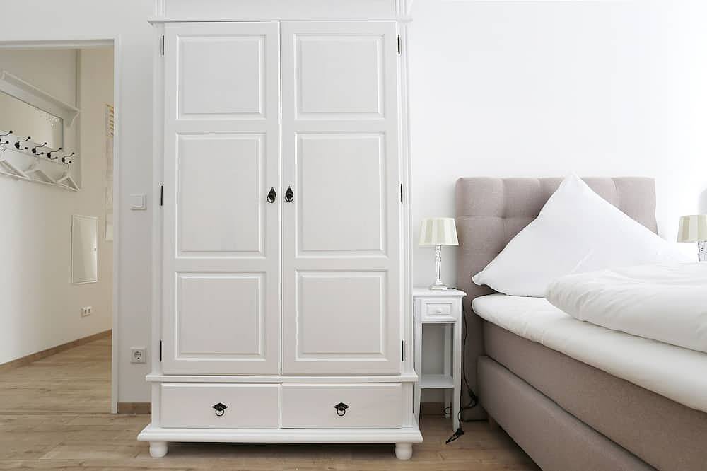 Entire apartment, Blisse West Berlin typically - Grand Apt 5 Bedrooms + 3 bathroom + 3 balcony in Berlin Innenstadt, Berlin