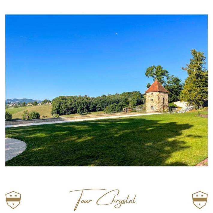 Location de vacances pour 2 personnes, avec sauna ainsi que jacuzzi et terrasse à Thizy-les-Bourgs - 4