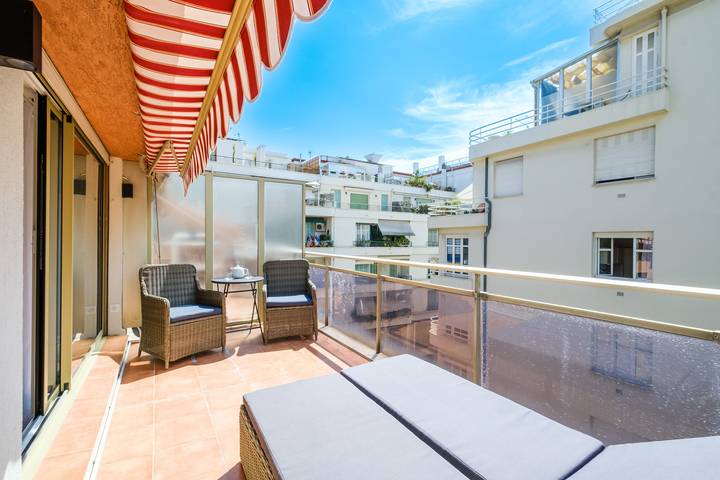 Appartamento intero, Appartamento con terrazza privata, Wi-Fi e aria condizionata in Nizza, Costa mediterranea (Francia)