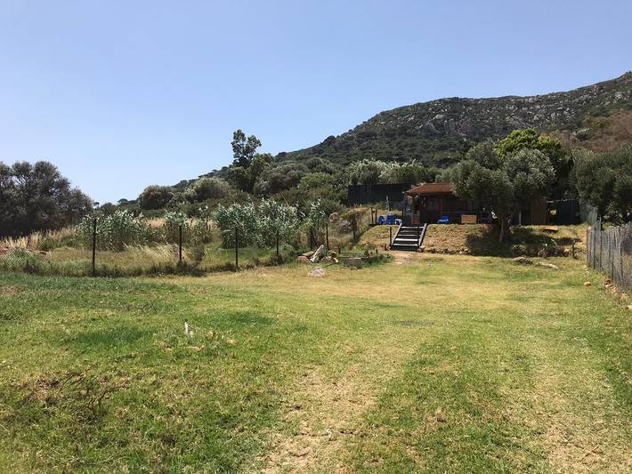 Cabaña de madera para 4 personas, con terraza además de jardín y vistas al mar, Se admiten mascotas en Campo de Gibraltar - 3