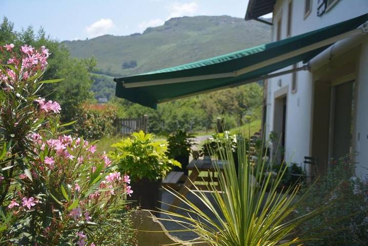 Ferienwohnung für 4 Personen, mit Terrasse und Garten sowie Ausblick