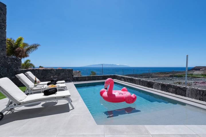 Villa for 8 people, with Ocean view and Balcony as well as Terrace and Garden in Callao Salvaje