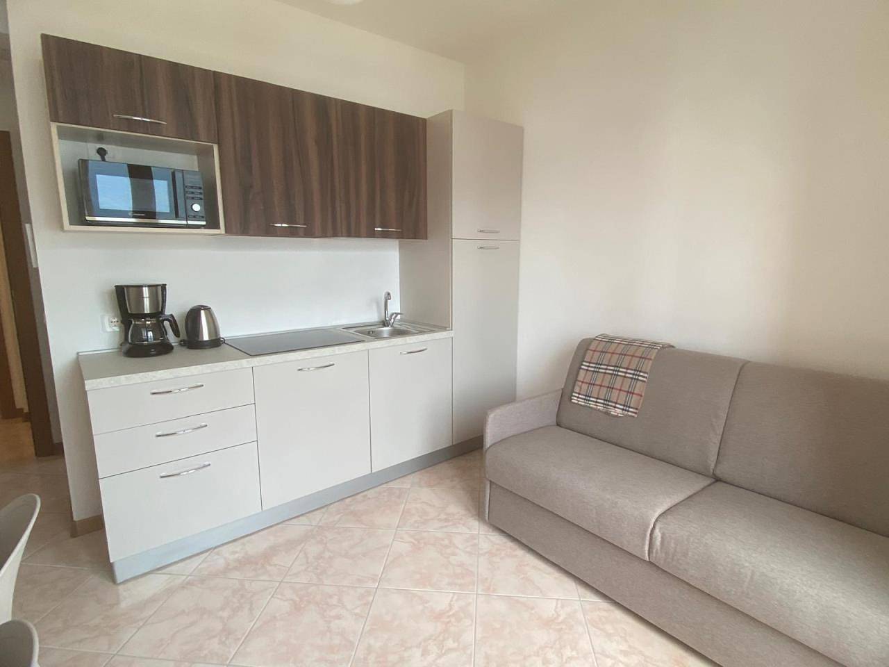 Hel lejlighed, Residenz Villa Gianna Dreizimmer-Wohnung mit Seeblick für 3 Personen in Limone sul Garda, Garda-Fjellene