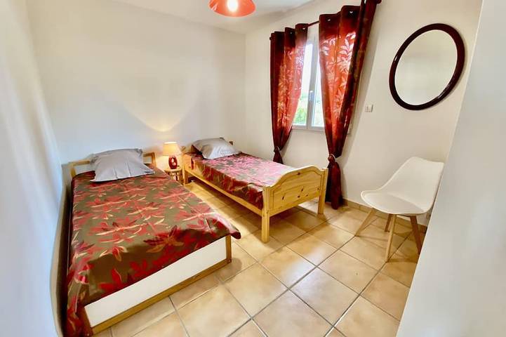 Villa*** 6p, 3ch avec grand jardin arboré clos, clim, village classé de Vogue in Vogüé, Ardèche