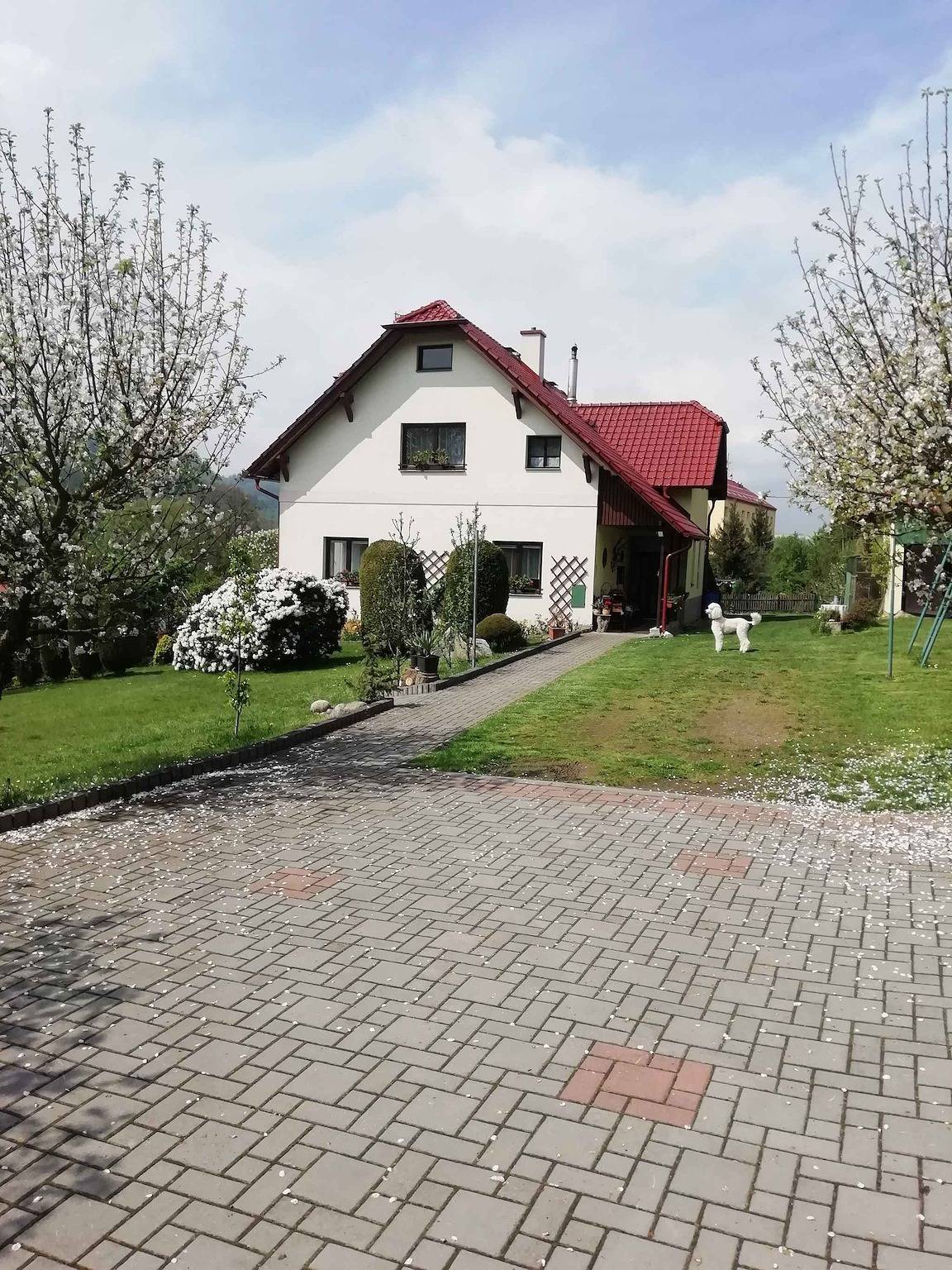 Ganze Ferienwohnung, Ferienwohnung mit Außenpool an der Grenze zwischen Böhmischen Paradies und Riesengebirge  in Košťálov, Region Liberec