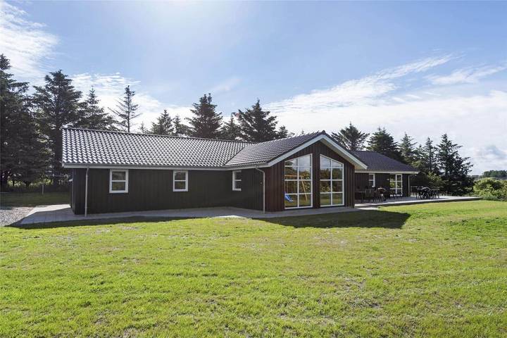 Ferienhaus für 20 Personen, mit Sauna und Pool sowie Whirlpool und Terrasse, mit Haustier