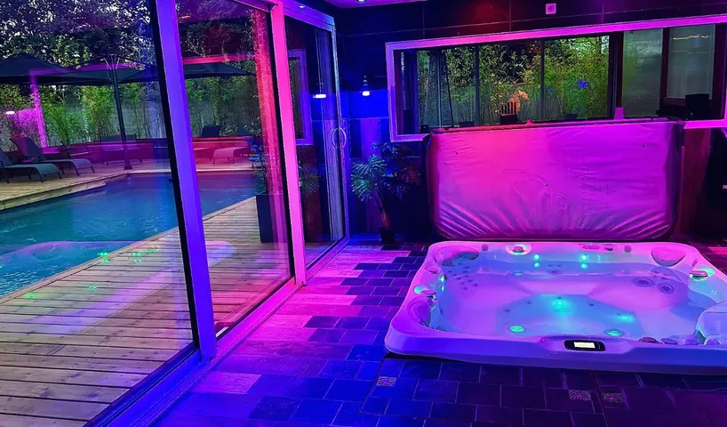 Chalet para 6 personas, con vistas y jardín además de piscina y sauna - 1