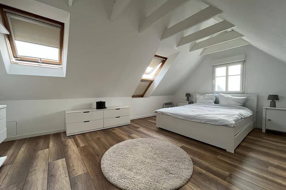 Fisherman's house / Penty in Plogoff with terrace, garden and sea view near the beach in Pointe du Raz, Plogoff