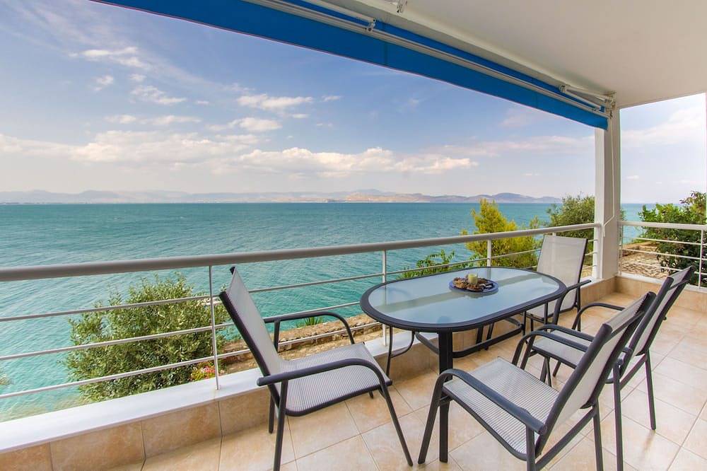 Ganze Wohnung, Direkt am Strand gelegene Ferienwohnung mit herrlichem Meerblick in Xiropigado, Kynouria