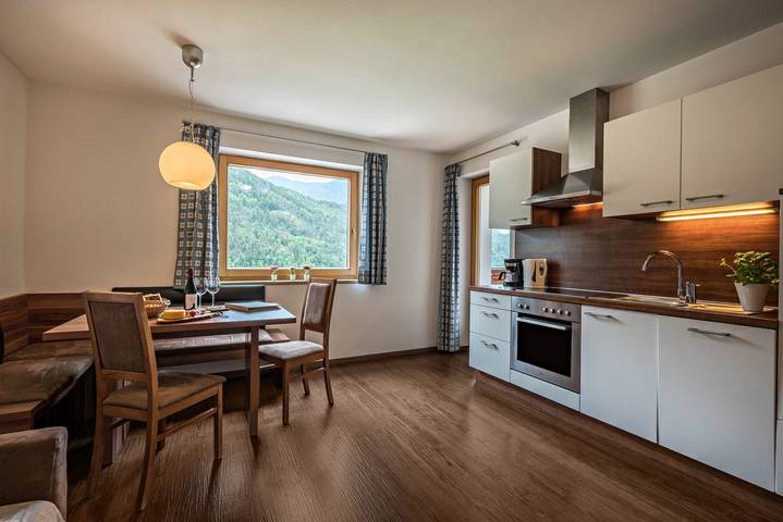Entire apartment, Apartment "Toni Stefan" with Mountain View, Shared Sauna, Wi-Fi & Private Terrace in Schrambach, Feldthurns
