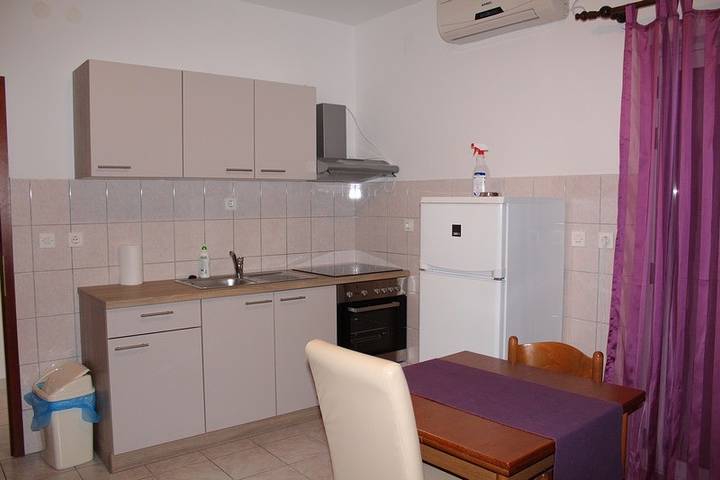 Apartmenthotel für 2 Personen, mit Balkon/Terrasse in Primosten - 2