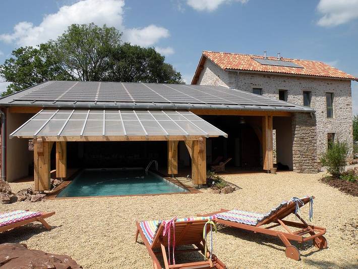 Gîte pour 8 personnes, avec piscine ainsi que terrasse et jardin