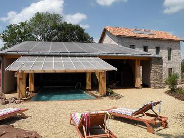 Gîte pour 8 personnes, avec jardin ainsi que piscine et terrasse à Verrières