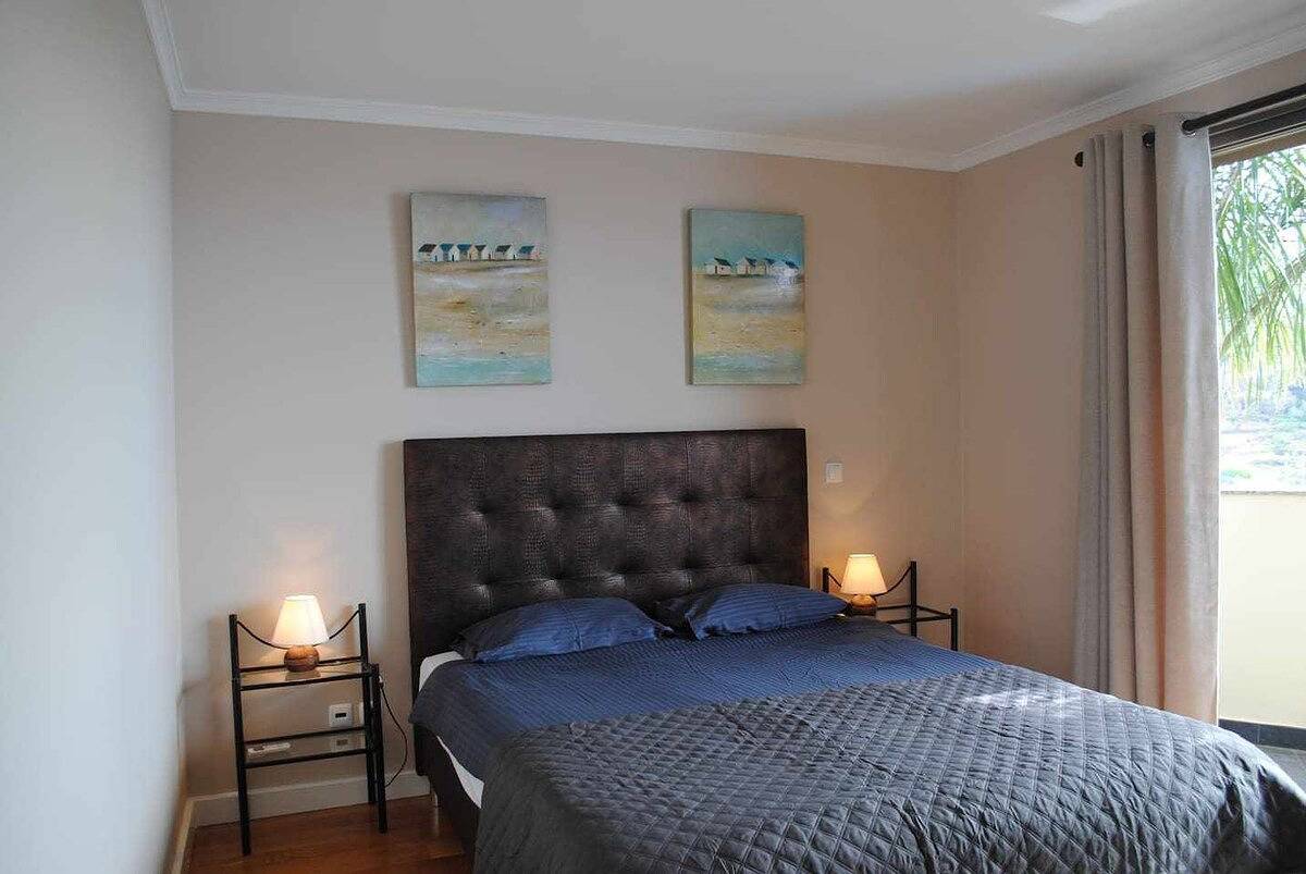 Ganze Wohnung, Ferienwohnung für 4 Personen mit Balkon in Calheta, Madeira