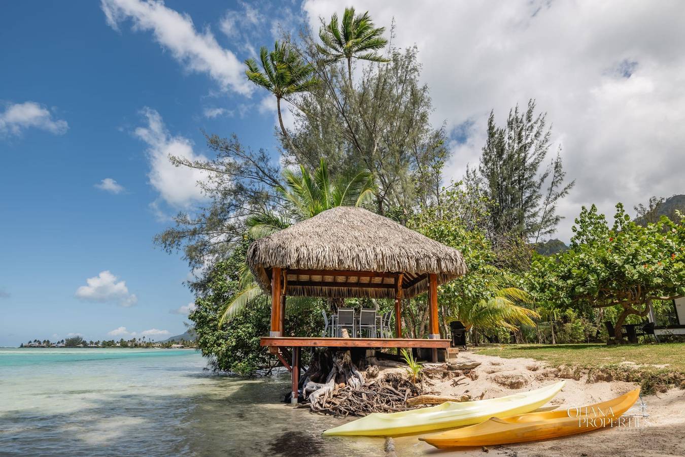 Villa Tehani in Tiahura in Haapiti, Mo'orea