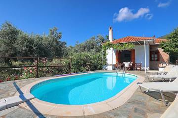 Gîte pour 4 personnes, avec jardin et balcon dans Stafylos