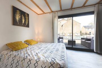 Gîte pour 4 personnes, avec jacuzzi et terrasse ainsi que piscine et jardin à Montamisé
