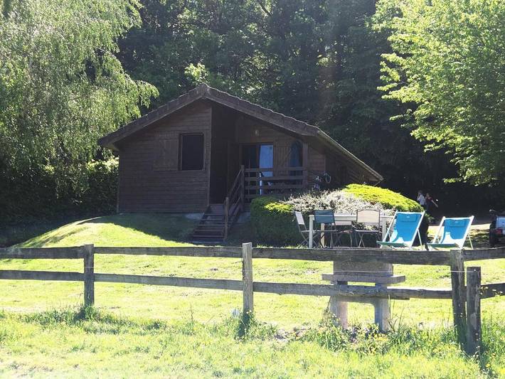 Gîte pour 5 personnes, avec terrasse ainsi que vue sur le lac et vue, animaux acceptés à Curgy