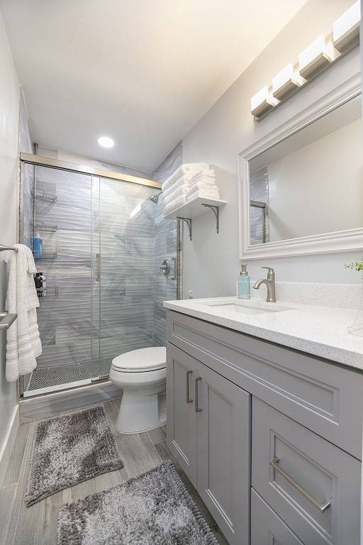 Island Getaway-on canal w/dock and heated pool/5 min walk to beach in Fort Myers Beach, Estero Island