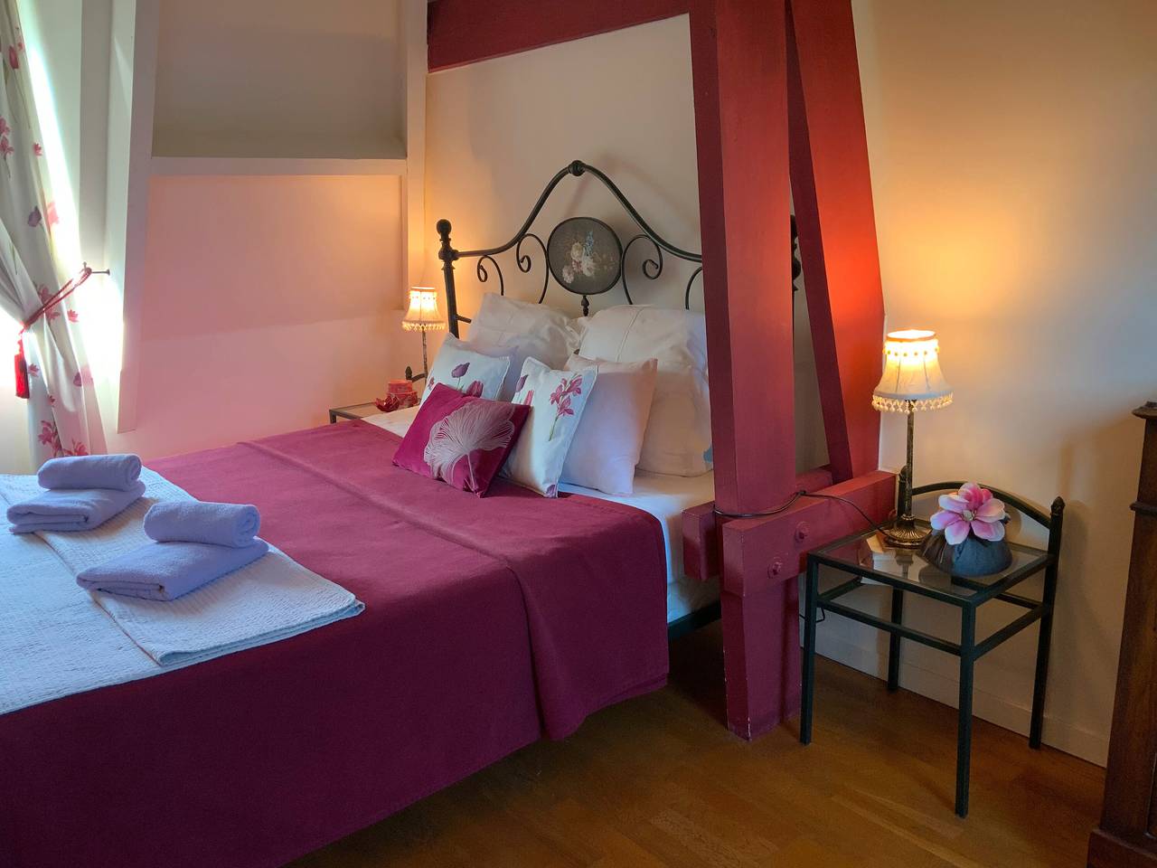 “Romantic Suite” Guest Room with Shared Terrace, Garden, and Wi-Fi in Honfleur, Lisieux Området