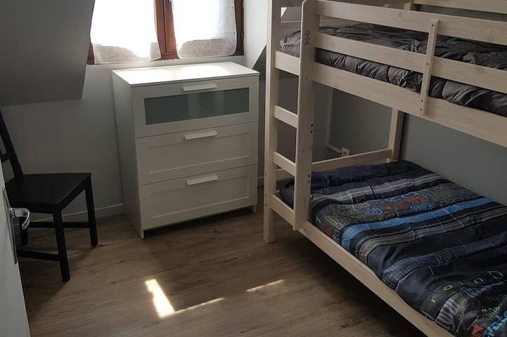 Appartement entier, Appartement T3 Duplex accès direct à la plage et vue sur la mer depuis le balcon in Blonville-sur-Mer, Région de Lisieux