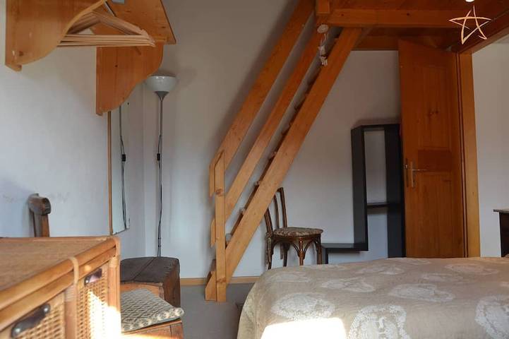 Ganze Wohnung, Aussen : Wohnung für 4-6 Personen, im Dorfzentrum, Südbalkon mit schöner Aussicht,  -​Innen : ca. 65 in Saint Luc, Anniviers