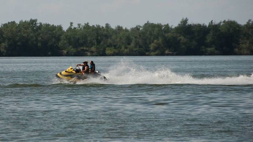 Vacation rental for 5 people, with yard in Lake Ontario