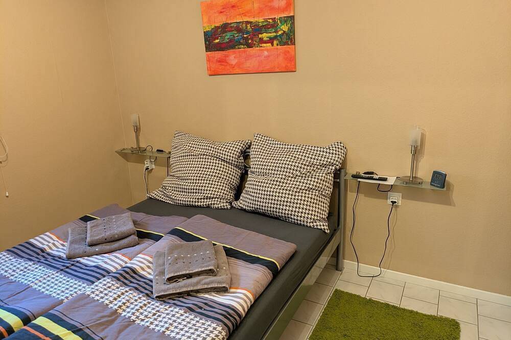 Ganze Wohnung, Ferienwohnung mit Relaxzone im Garten in Oberschwarzach, Fränkisches Weinland