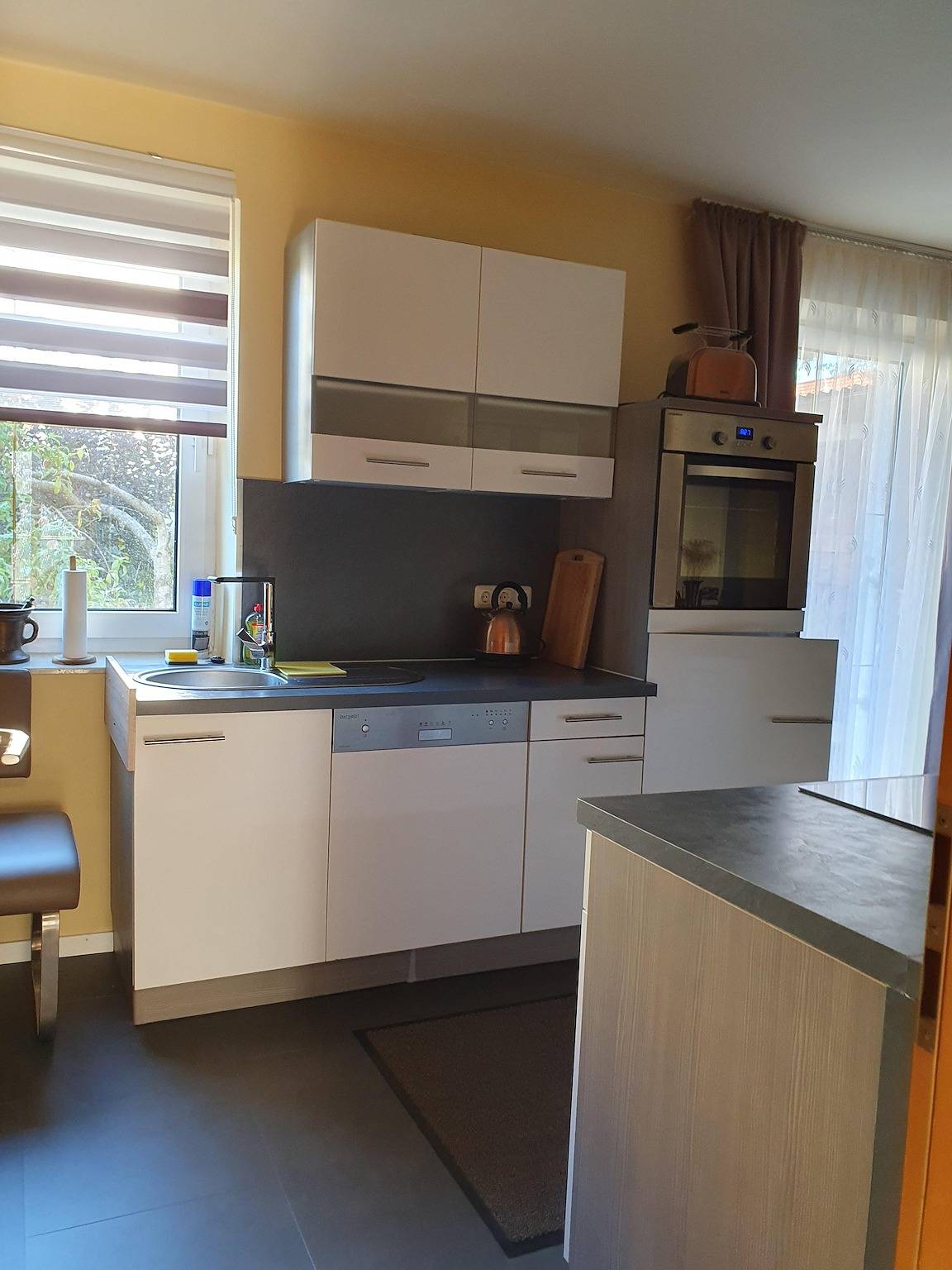 Ganze Ferienwohnung, Ferienhaus Arnstadt - Doppelhaus 165 qm mit 1 Wz. mit integrierter Küche, 5 Schlafz., Bad extra Wc und ausgebauten Keller mit Dusche in Arnstadt, Thüringer Kernland