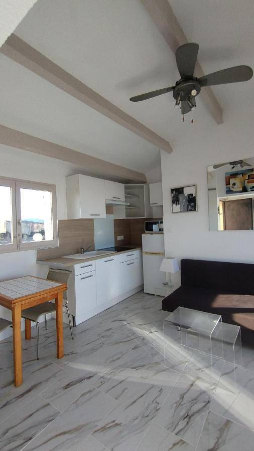 Gîte pour 4 personnes, avec jardin ainsi que piscine et vue dans Plage Ulysse - 3