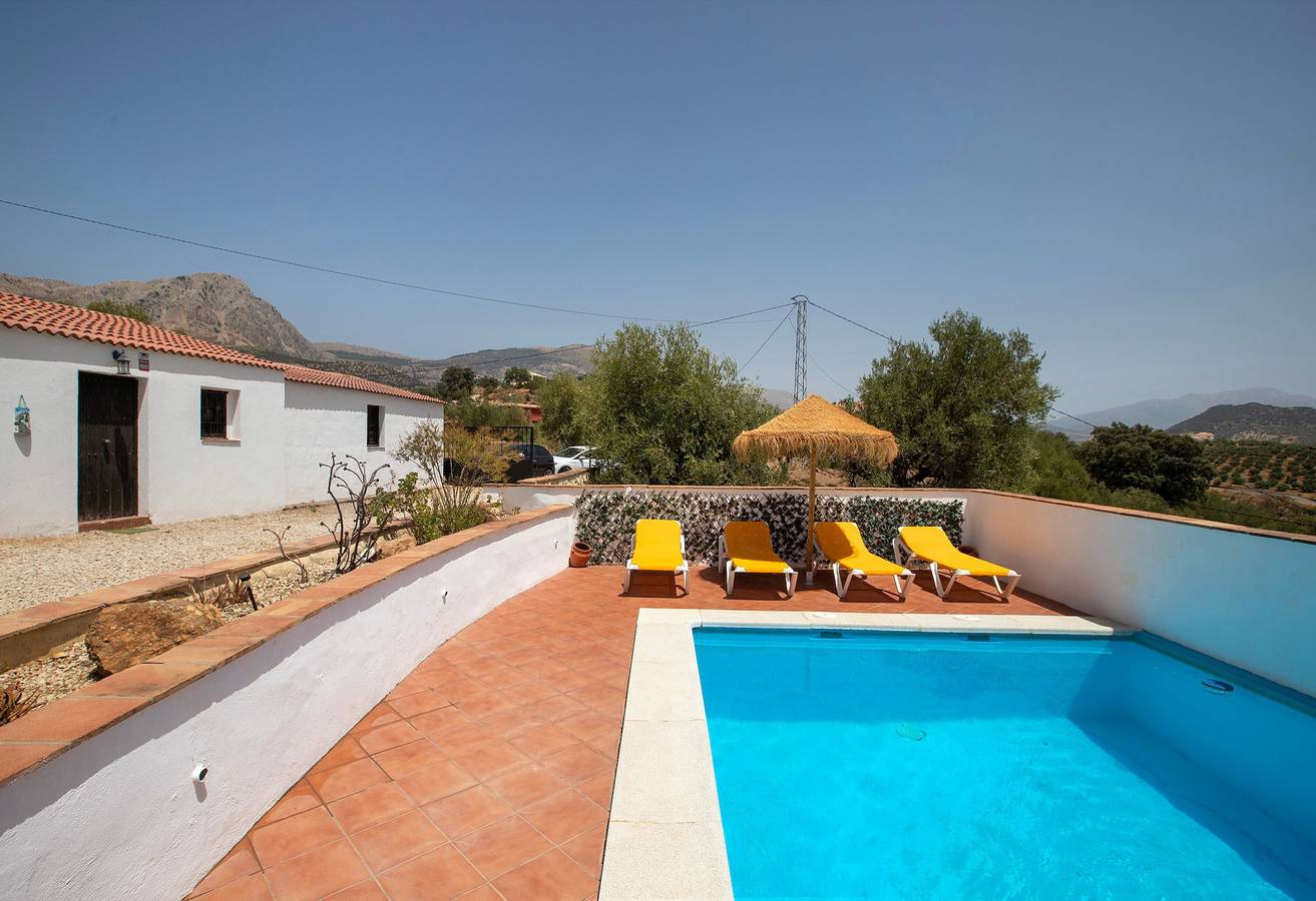 Casa rural 'Monte Cielo' con vistas a la montaña, piscina privada y Wi-Fi in Riogordo, Provincia de Málaga
