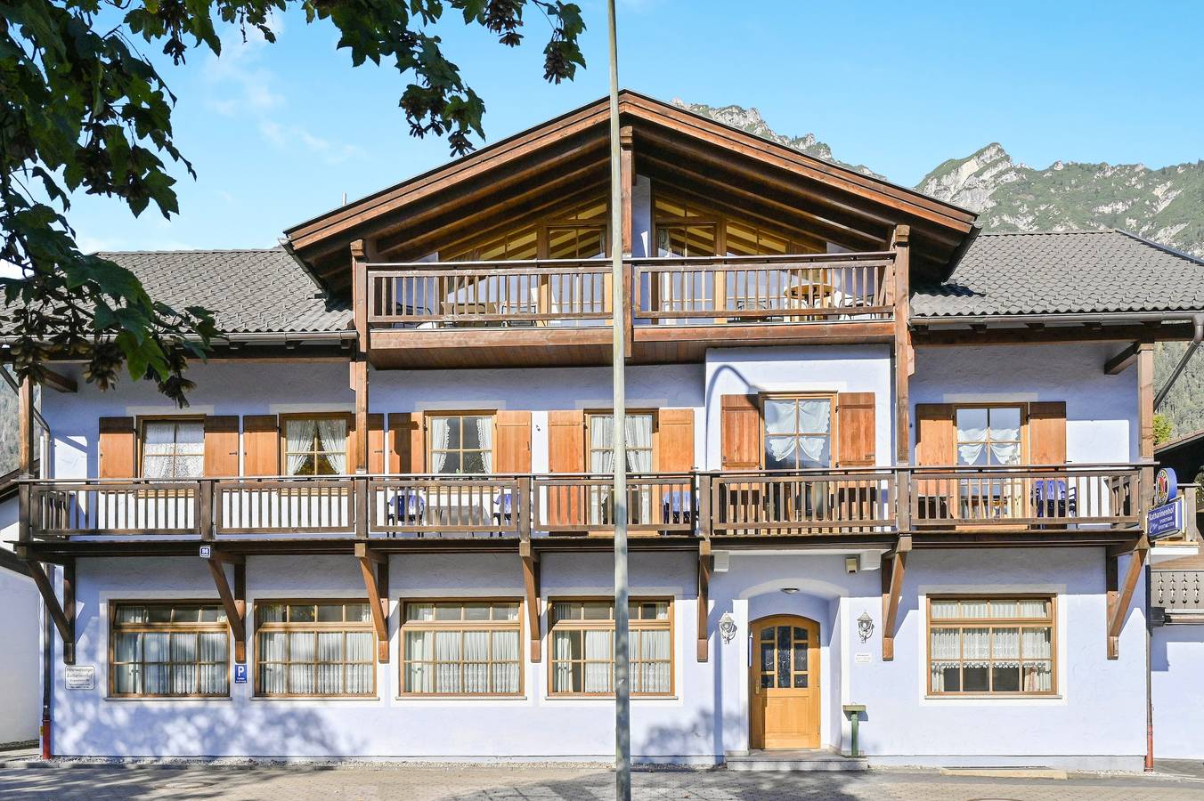 Entire apartment, Katharinenhof holiday apartment "Alpspitz" with Balcony, Mountain View & Wi-Fi in Garmisch-Partenkirchen, Bavarian Alps