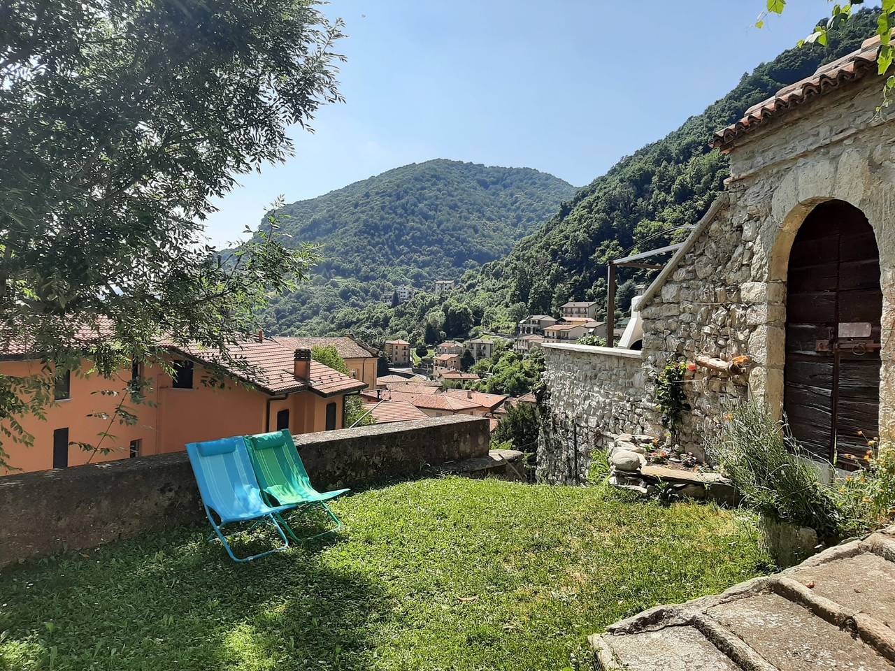 Ferienhaus 'Casa Il Butto' mit Bergblick, Garten und Balkon in Erve, Westliche Bergamo-Alpen