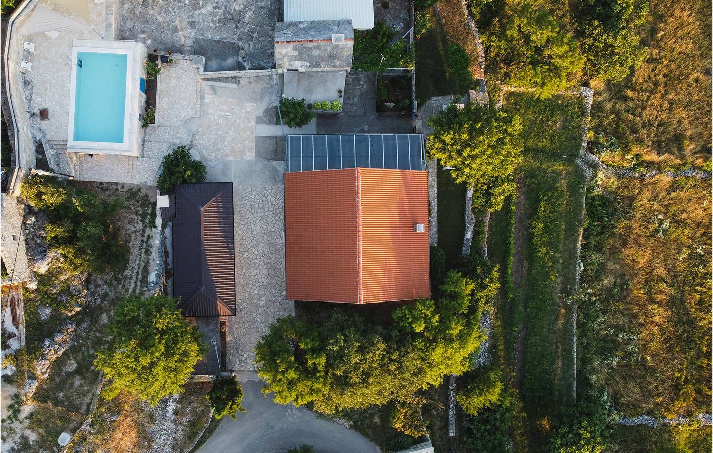 Reizende 2-Zimmer-Wohnung mit Pool, Terrasse und WLAN in Grad Benkovac, Zadar