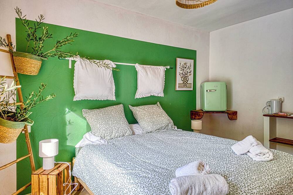 Villa Léonfine Bed and breakfast \"l'olivette in Le Cannet-des-Maures, Draguignan region