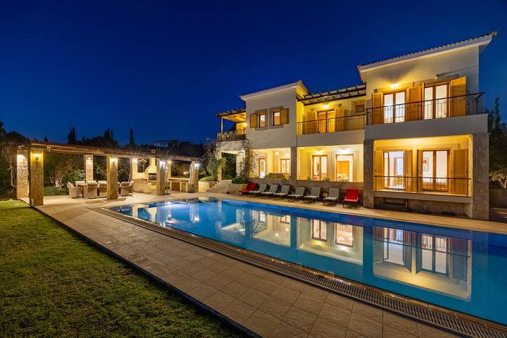 Villa for 15 people, with ocean view and view as well as garden in Aphrodite Hills