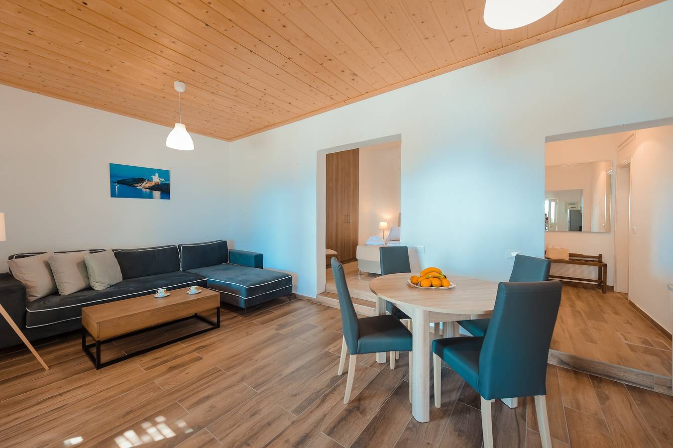 White & black Suites – Suite Four in Platis Gialos Sifnos, Cyclades