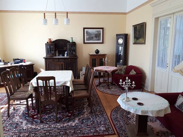 Ganze Ferienwohnung, Gutshaus Alt-Krassow - Dz Sonnenblick, mit Etagenbad in Krakow am See, Mecklenburgische Seenplatte