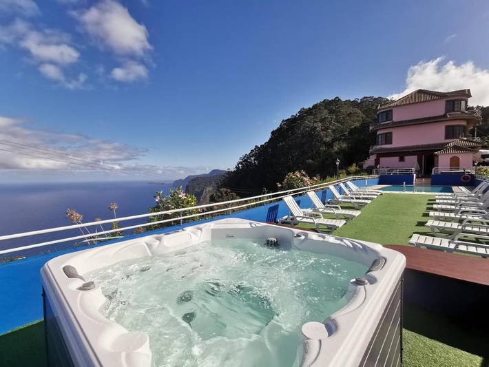 Casa de férias para 2 pessoas, com Jacuzzi e Terraço e ainda Jardim and Piscina em Santana
