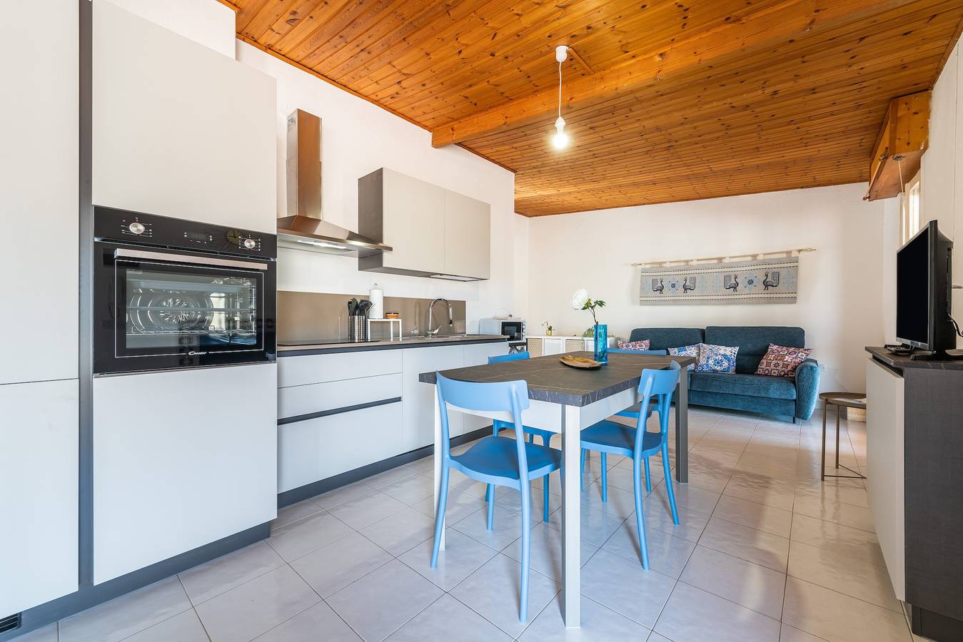 Holiday Home 'Attico Lussu' with Sea View, Terraces & A/C in Crabonaxa/Villasimius, Villasimius