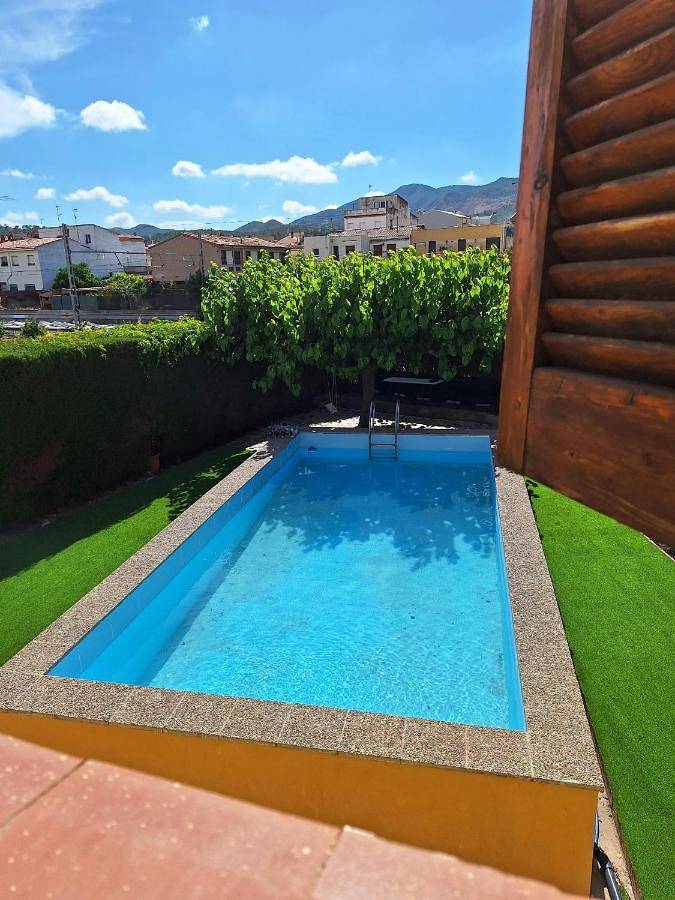 Location de vacances pour 7 personnes, avec Balcon et Terrasse ainsi que Jardin et Piscine à Alcover