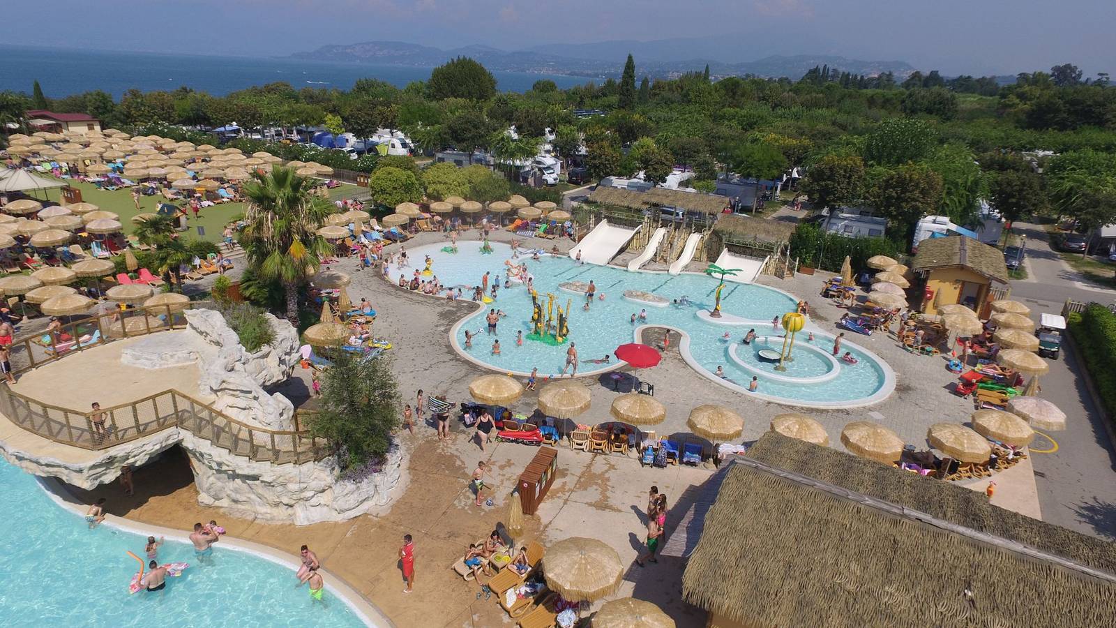 Apartamento entero, Ferienanlage Piani di Clodia Zweizimmer-Bungalow Bilo Amore für 4 Personen in Lazise, Montañas Garda