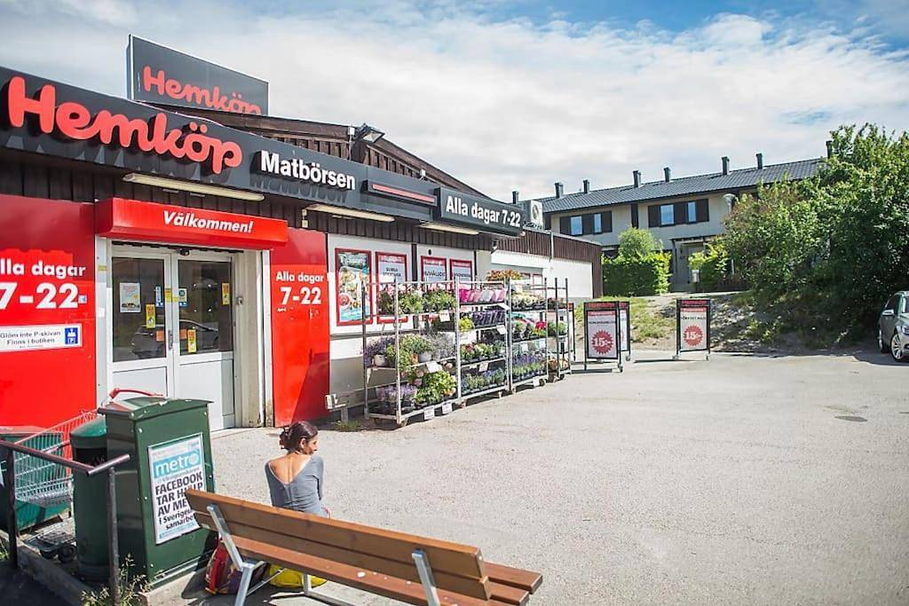 Appartement entier, Studio close to city, Sthlm fair, free parking in Huddinge, Mer Baltique suédoise