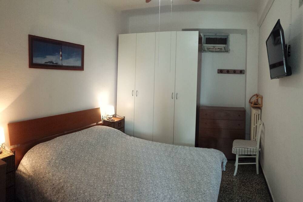 Wohnung in antiker Villa mit Garten, Pool und Parkplatz in Borgio Verezzi, Riviera di Ponente